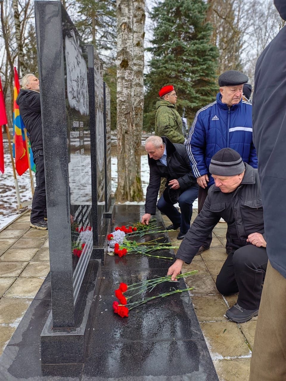 В Хотькове сегодня почтили память 17 сергиевопосадских омоновцев