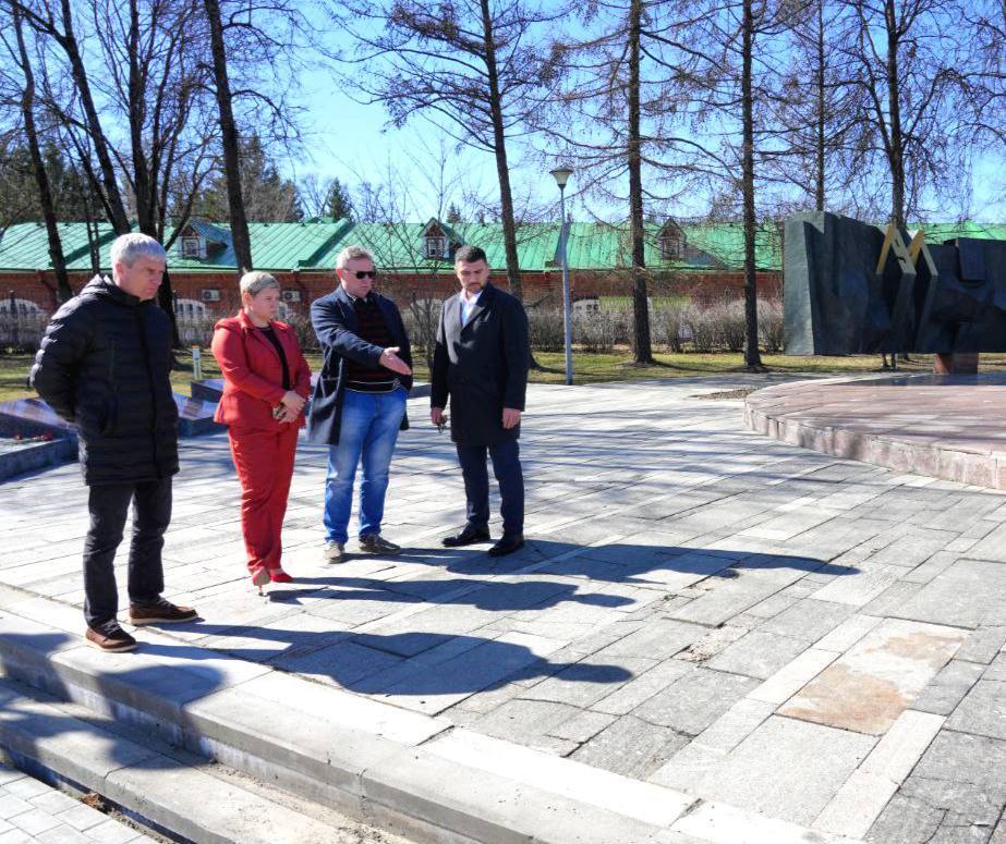 В Сергиевом Посаде продолжаются работы по обновлению Мемориал Славы
