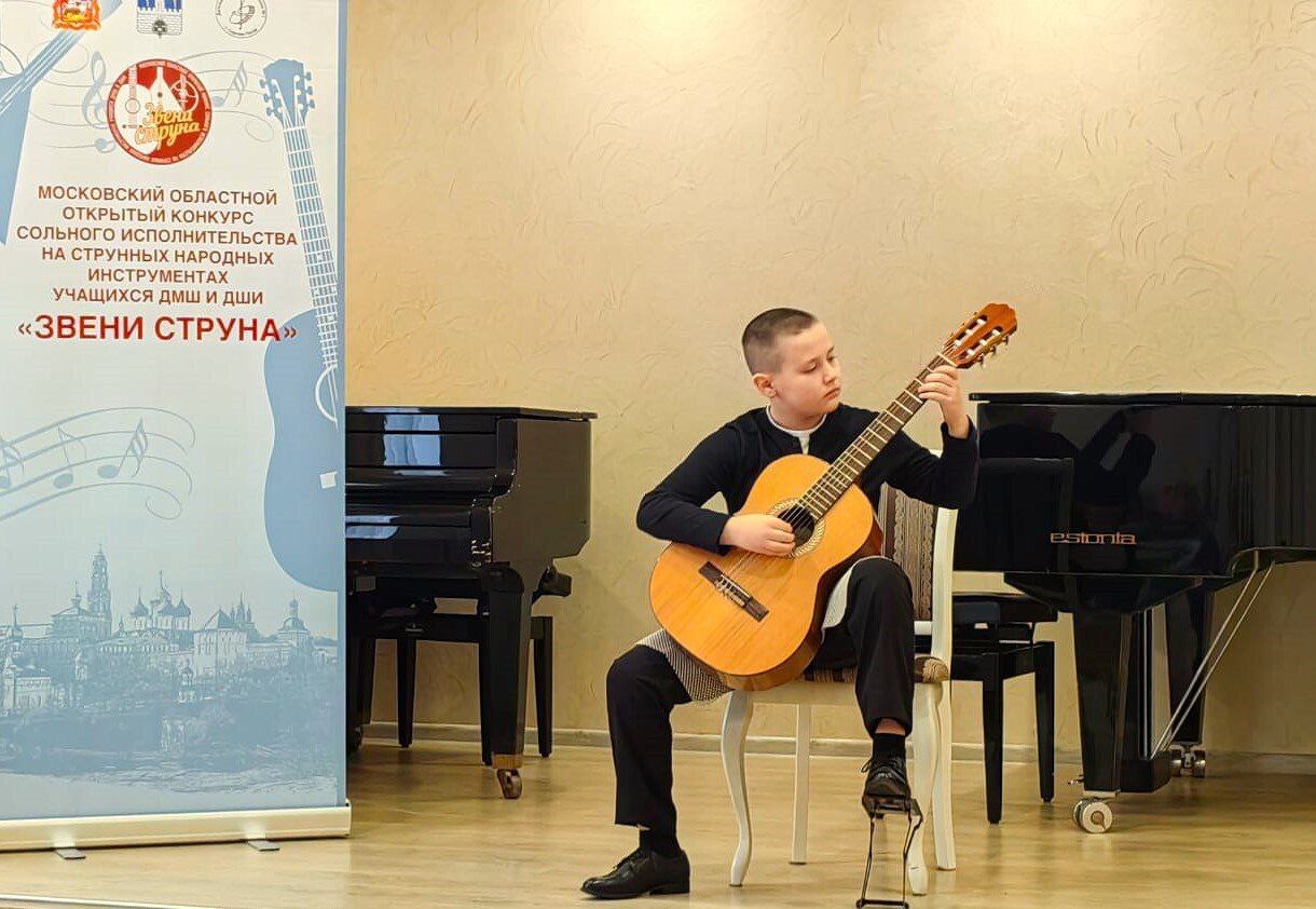 Объявлены победители конкурса сольного исполнительства на струнных народных инструментах