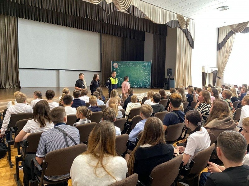 В Сергиевом Посаде сотрудники полиции провели профилактическое мероприятие для школьников в рамках акции «Подросток-школа»