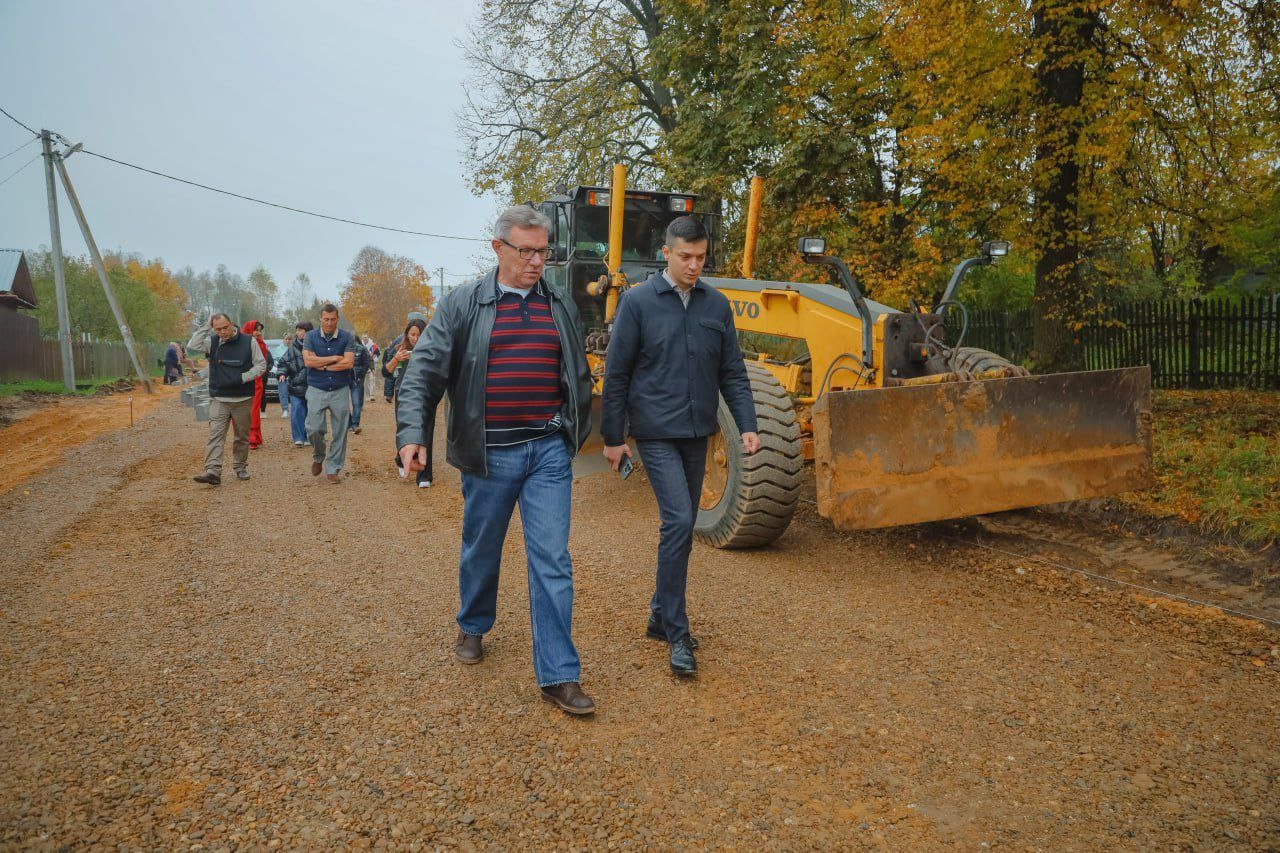 В д. Соснино продолжается строительство новой асфальтовой дороги