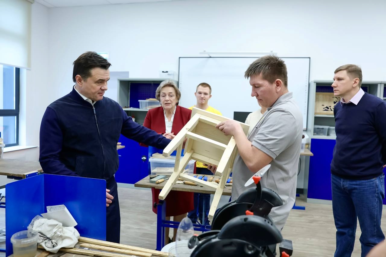 Андрей Воробьев посетил семейный центр им. А.И. Мещерякова в Сергиевом Посаде