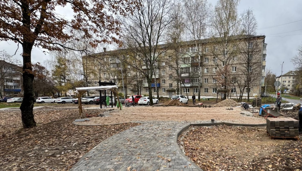 В п. Реммаш завершается благоустройство сквера на ул. Мира