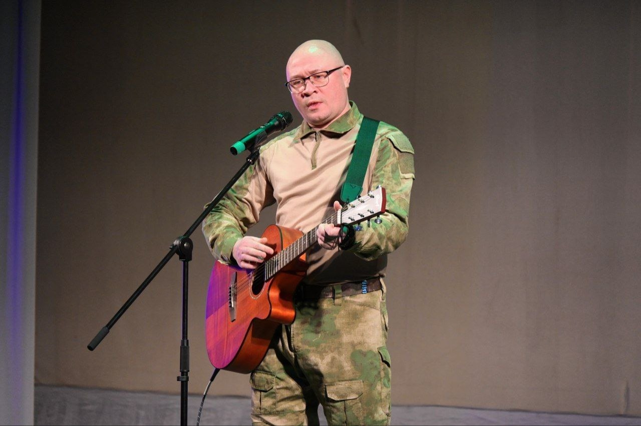Финалом патриотического мероприятия «Герои нашего времени» стал концерт в большом зале ОДЦ «Октябрь»
