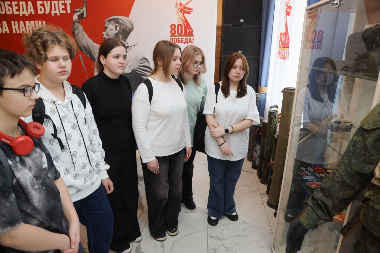 В ДК «Космос» Сергиево-Посадского округа состоялось открытие художественной военно-патриотической выставки «Время героев»